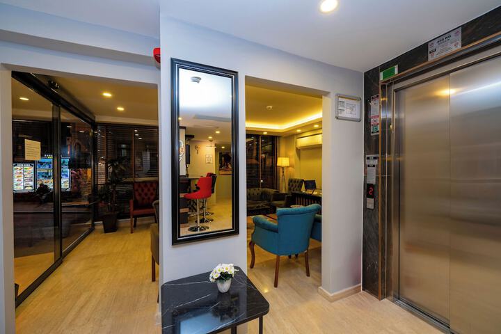 Entrance & Lobby