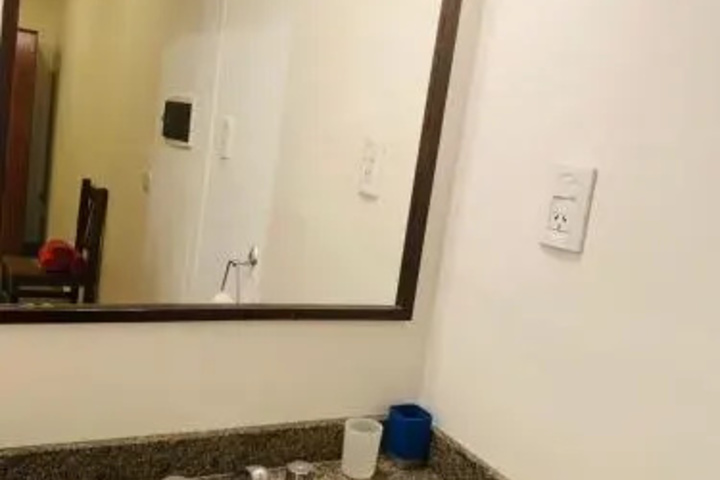 Room 8 of 18