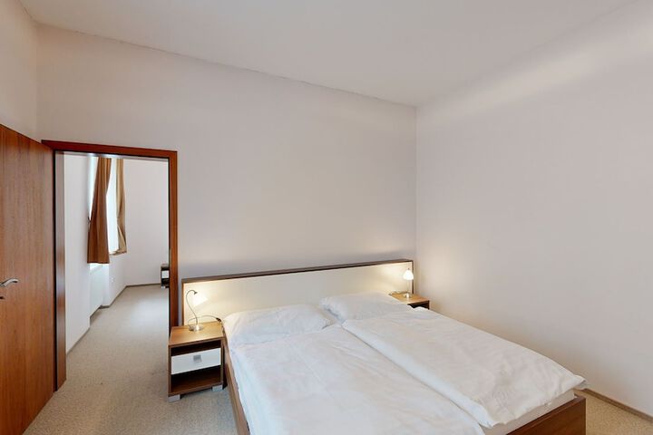 Room 11 of 35