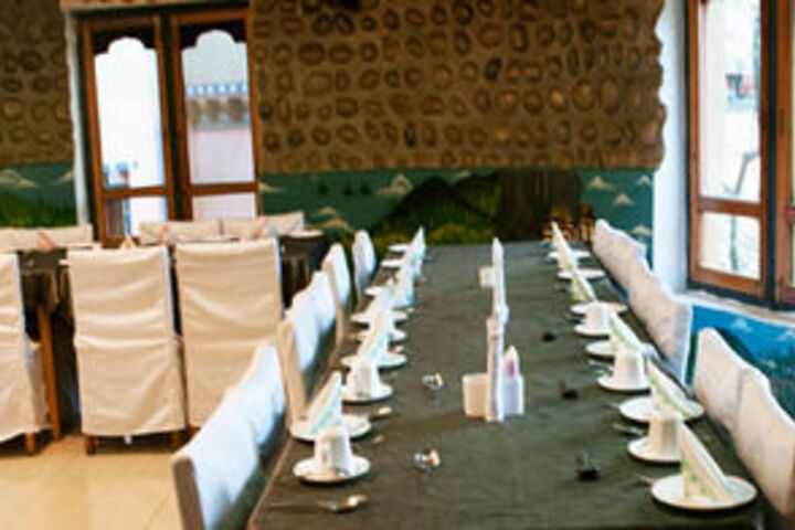 Dining 3 of 8