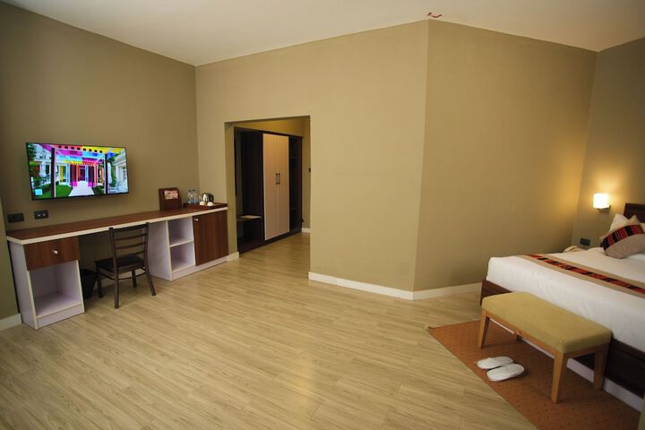 Room 7 of 63