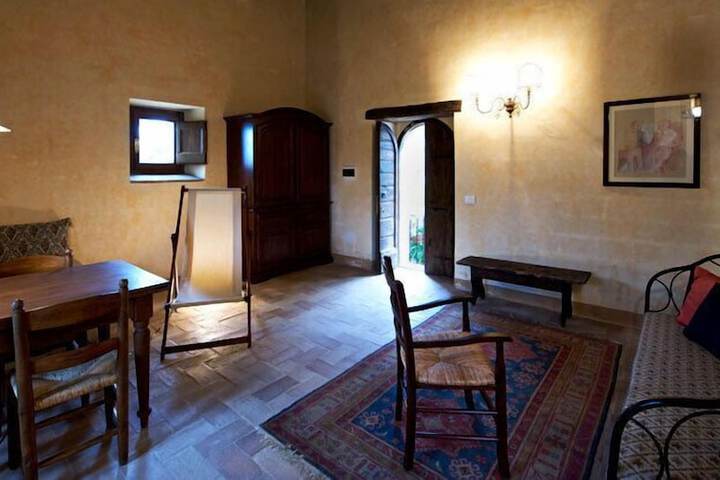 Room 15 of 46