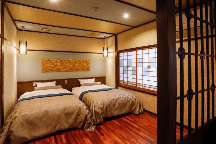 Room 27 of 108