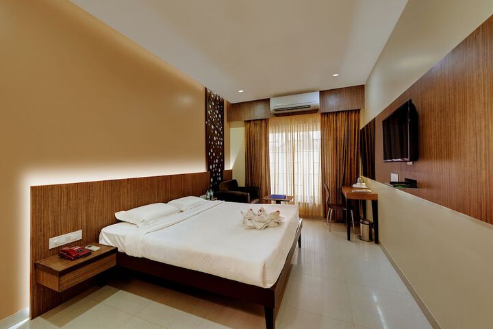 Room 4 of 32