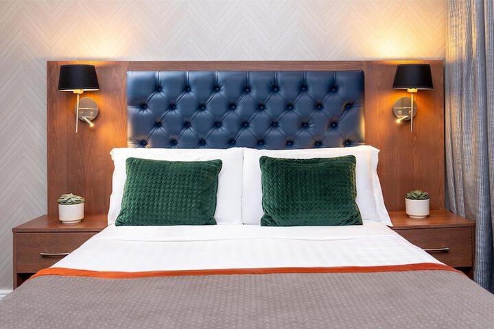 Room 35 of 104