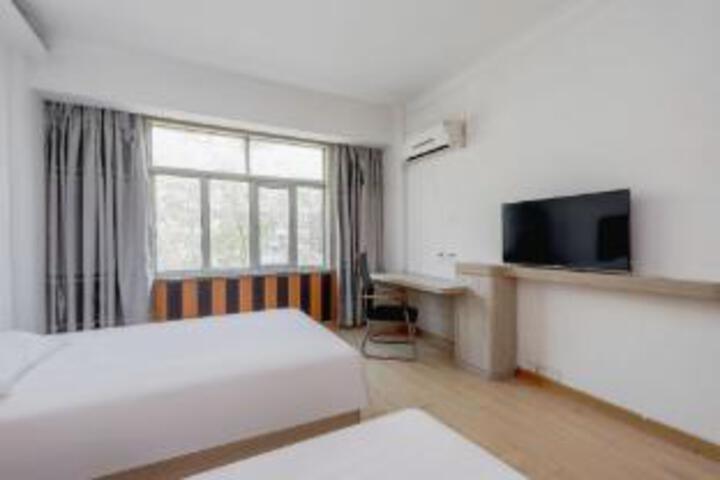 Room 17 of 19