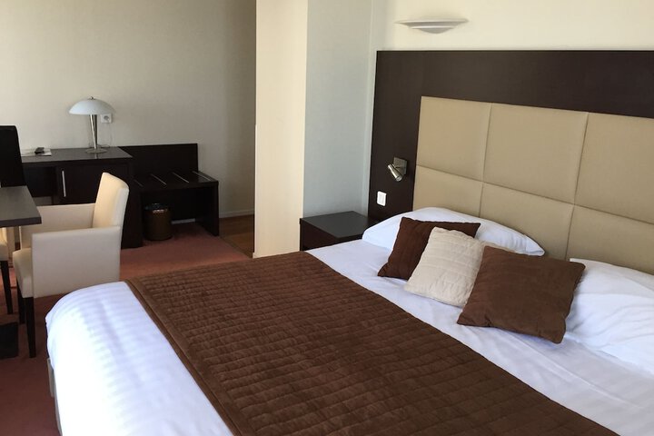 Room 4 of 41