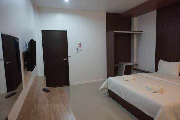 Room 3 of 28