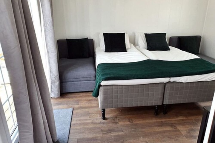 Room 6 of 24