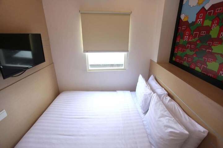 Room 21 of 34
