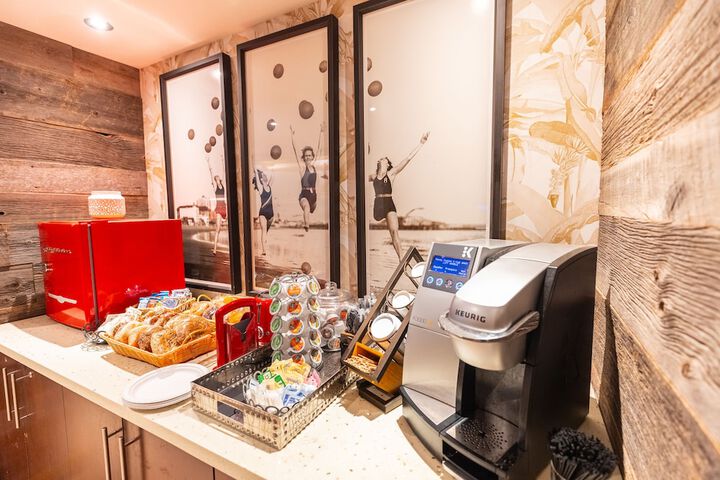 Breakfast/Coffee Service 21 of 43