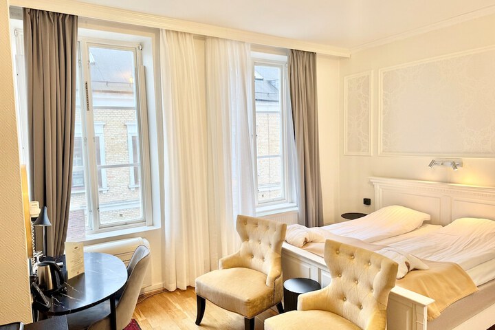 Room 116 of 212