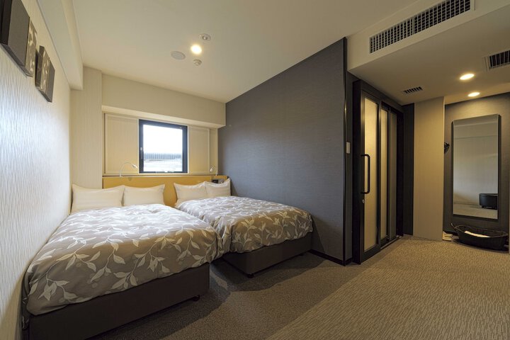 Room 7 of 40