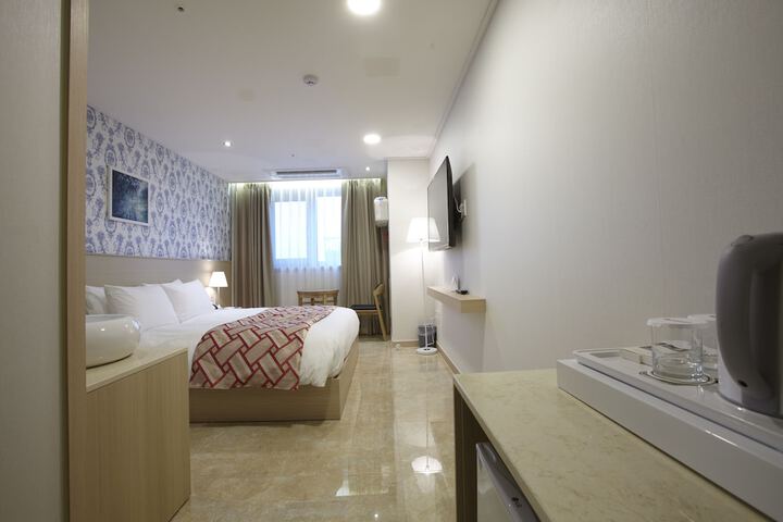 Room 13 of 78