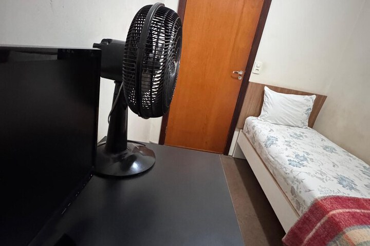 Room 13 of 37