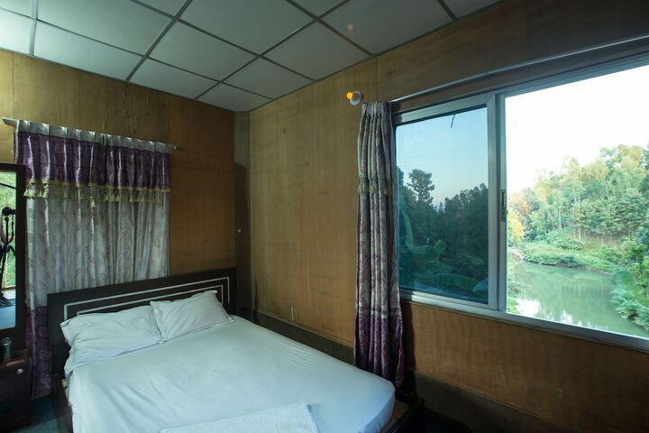 Room 10 of 38