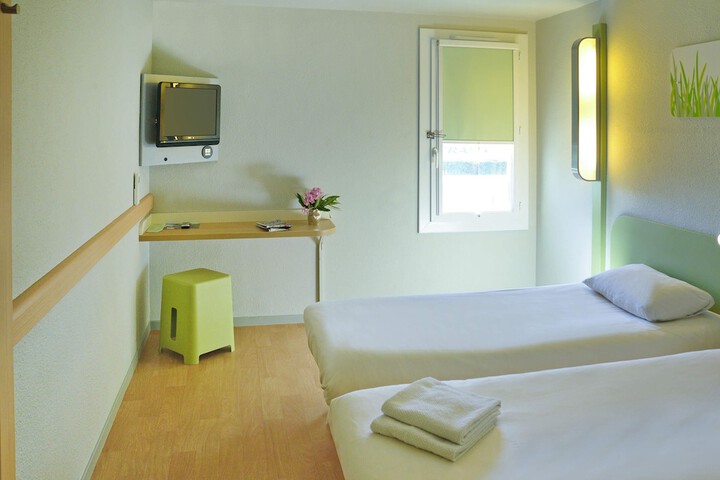 Room 16 of 40