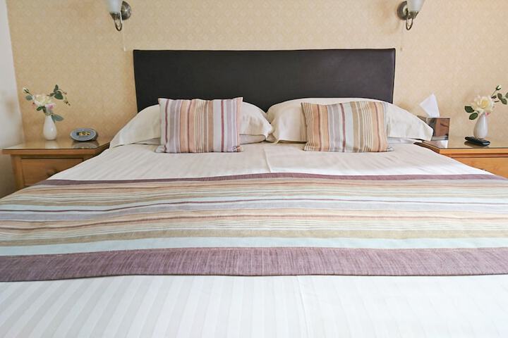 Room 5 of 116