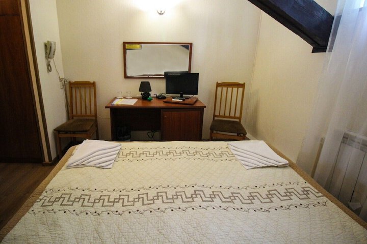 Room 10 of 87