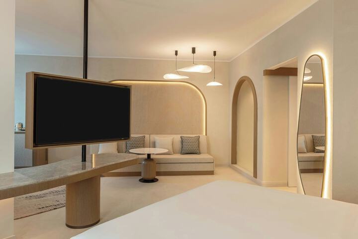 Room 32 of 146