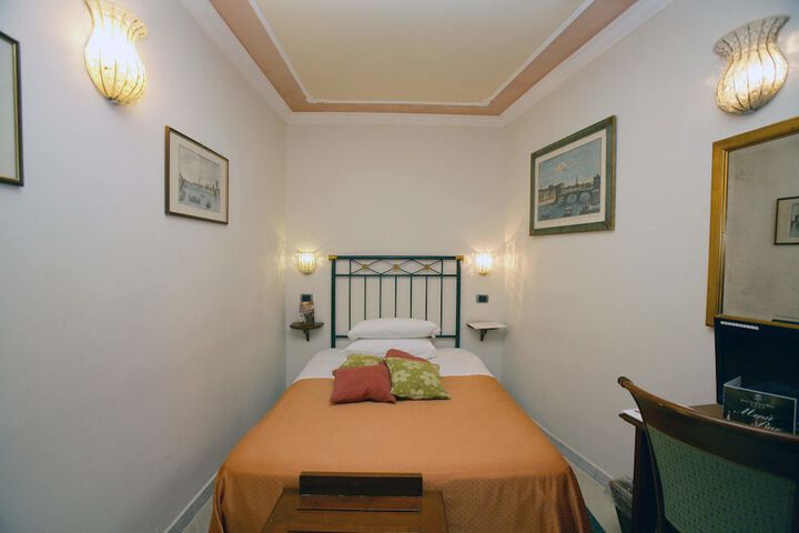 Room 38 of 98