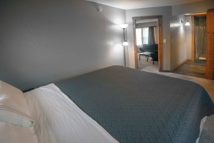 Room 7 of 32