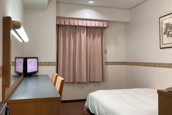 Room 4 of 6