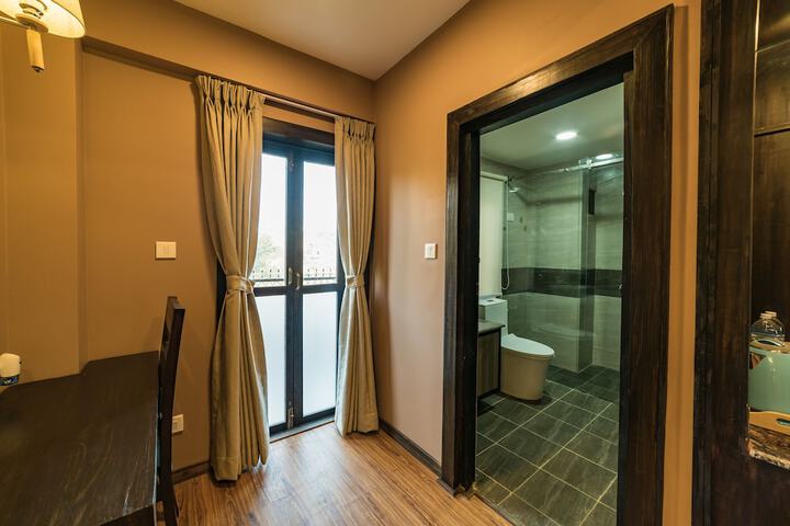 Room 4 of 14