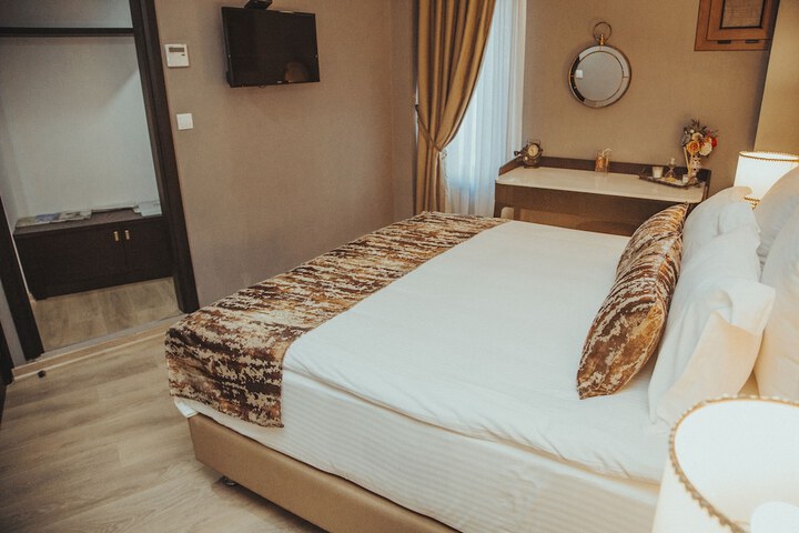 Room 34 of 60