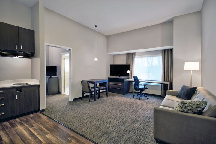 Room 8 of 32
