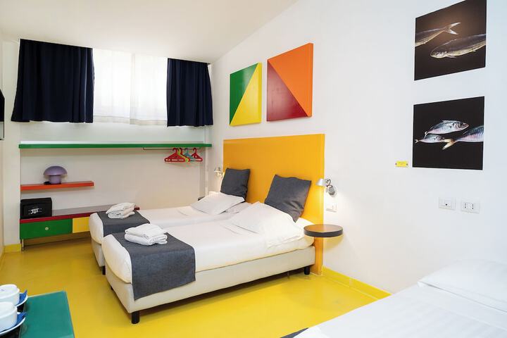 Room 90 of 144
