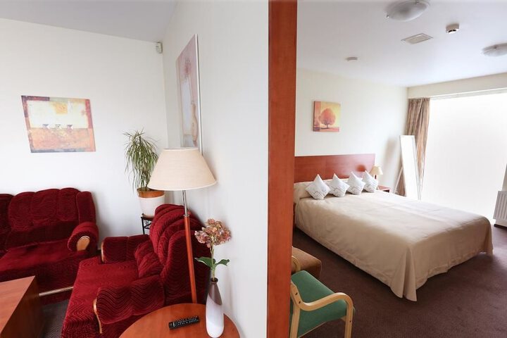 Room 15 of 38