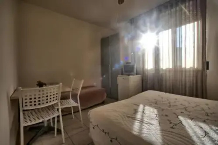 Room 6 of 10