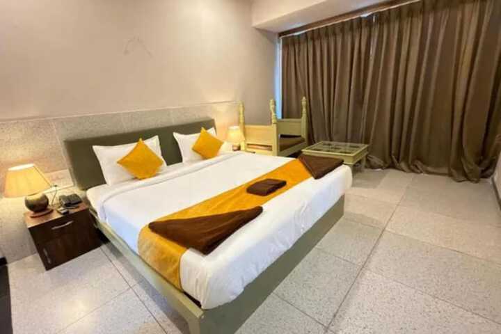 Room 12 of 27