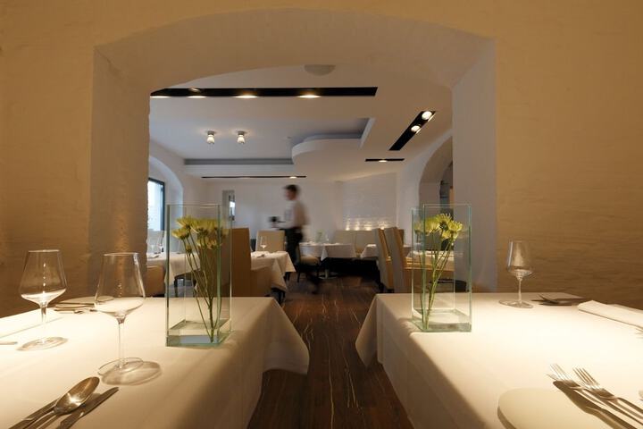 Dining 19 of 43