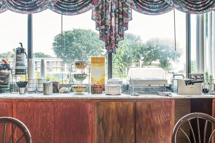 Breakfast/Coffee Service 30 of 37