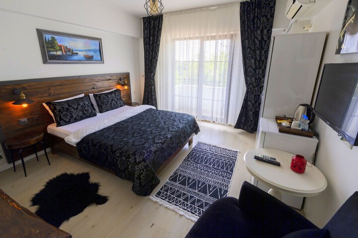 Room 8 of 28