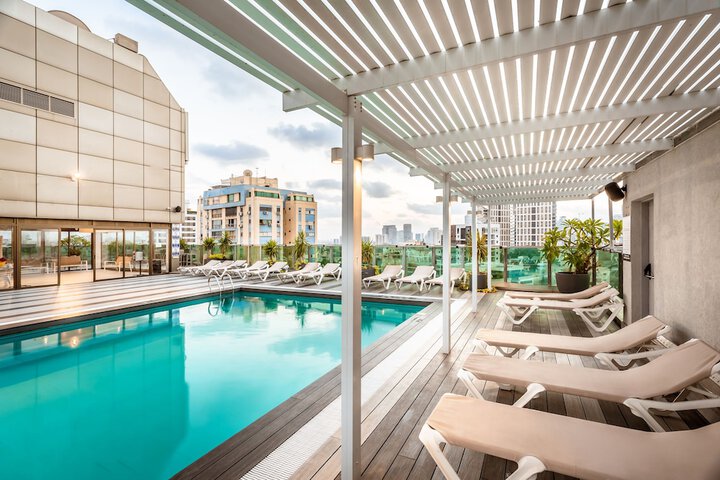 Pool 42 of 70