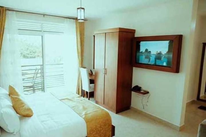 Room 11 of 37