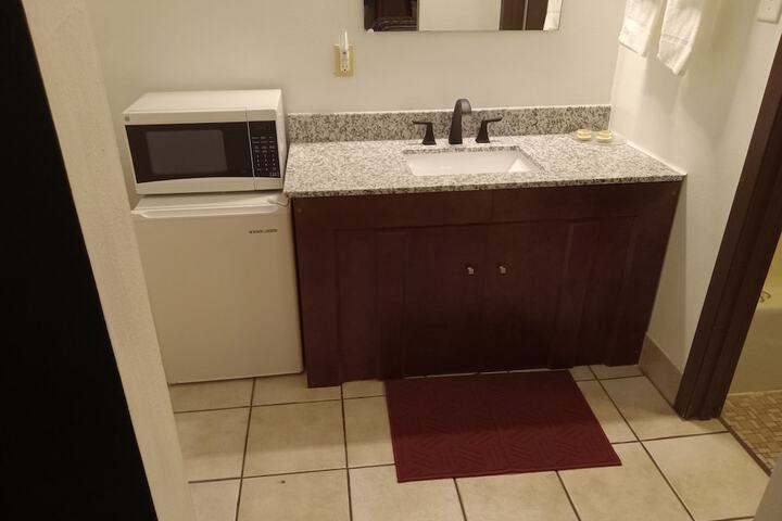 2 Queen Beds (1 of 6)