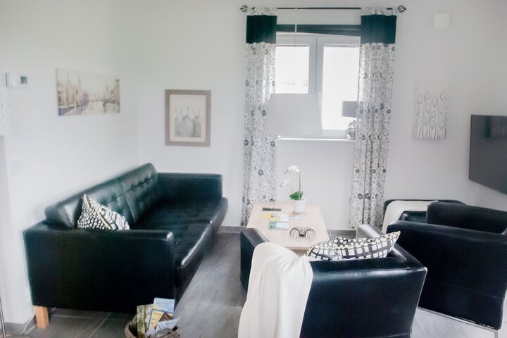 Room 102 of 164