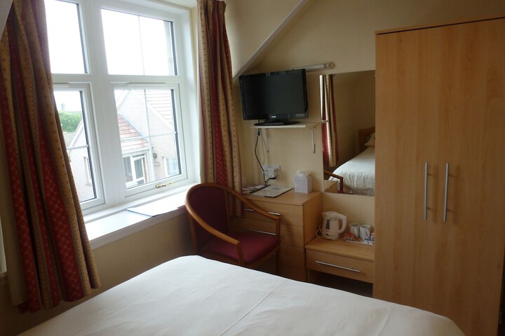 Room 6 of 52
