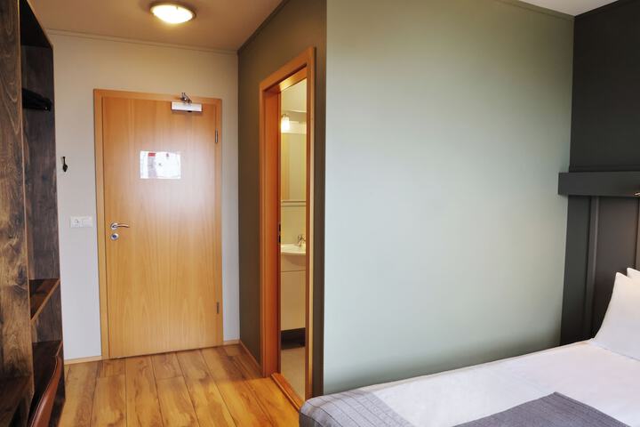 Room 7 of 47
