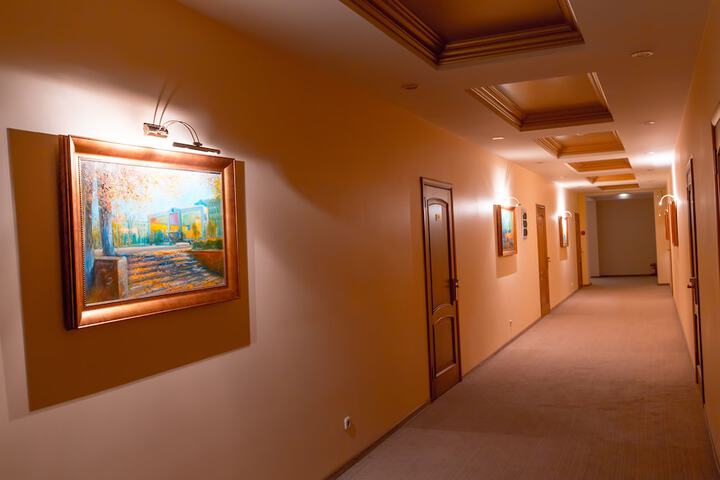 Ballroom/Hall 66 of 72