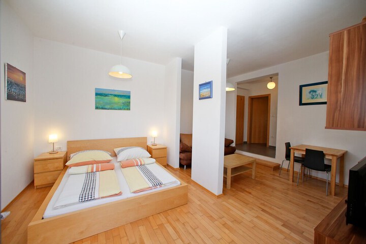 Room 14 of 65