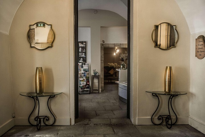 Entrance & Lobby