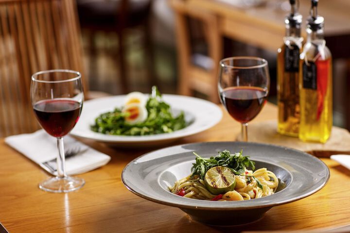 Dining 40 of 68