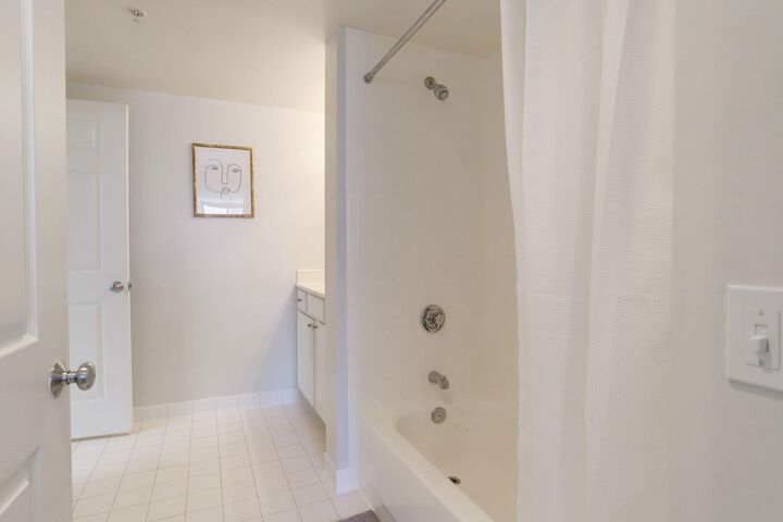 Room 10 of 195