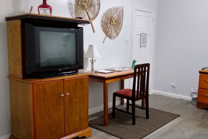 Room 3 of 98