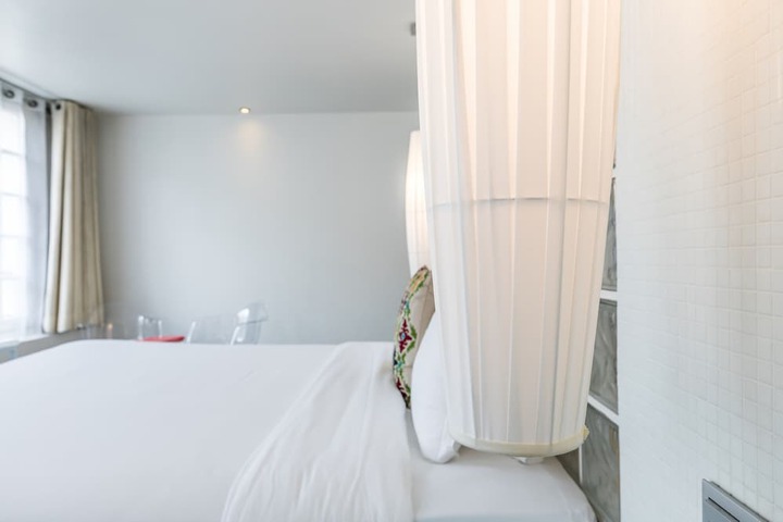 Room 5 of 52
